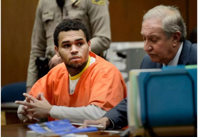 Chris Brown 2014 vor Gericht wegen seiner Schlägerei gegen seine Ex-Freundin. chris brown