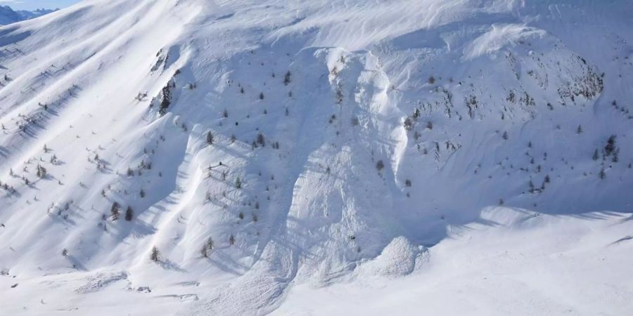 Fundort des Skitourengängers nach erfolgter Sprengung in Zuoz GR.