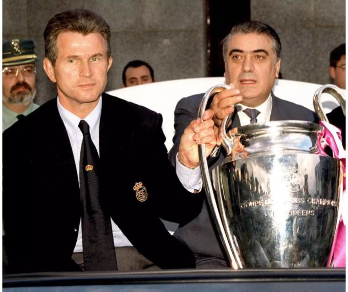 Jupp Heynckes nach dem Sieg in der Champions League mit Real Madrid. Jupp Heynckes