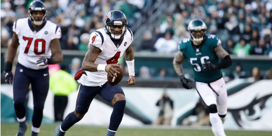 Die Houston Texans gehen gegen Philadelphia kurz vor Schluss mit 30:29 in Führung. Doch die sonst starke Defense kann die Eagles am Schluss nicht stoppen und verliert das Spiel nach einem Field Goal in letzter Sekunde. Damit geben die Texans das Plyoff-Bye zumindest vorerst wieder an die Patriots ab. Noch schlimmer: Durch die Siege der Titans und Colts ist nun auch noch der Divisionstitel in Gefahr.