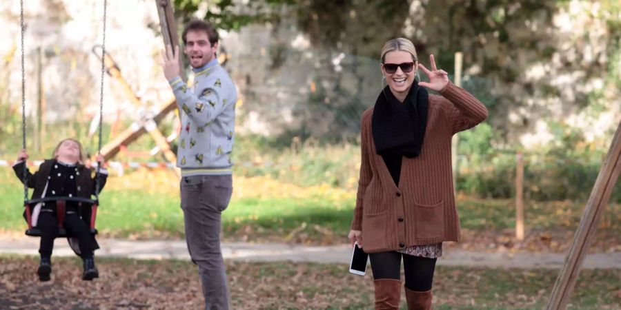 Drei Finger für drei Kinder? Tomaso und Michelle machen eindeutige Gesten.