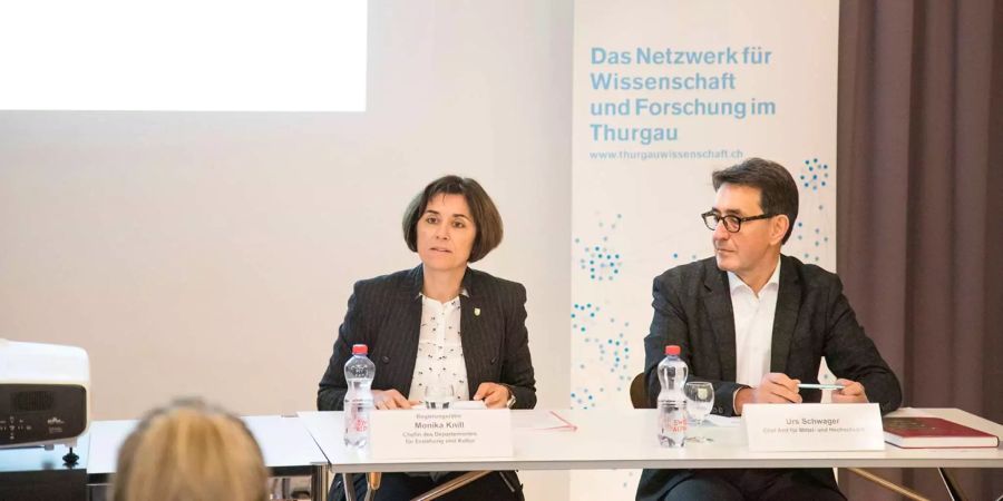 Regierungsrätin Monika Knill und Urs Schwager, Chef Amt für Mittel- und Hochschulen, sprachen an der gestrigen Medienkonferenz.