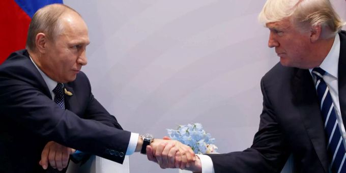 Am Montag trifft US-Präsident Donald Trump auf den russischen Präsidenten Wladimir Putin. Am Montag trifft US-Präsident Donald Trump auf den russischen Präsidenten Wladimir Putin.