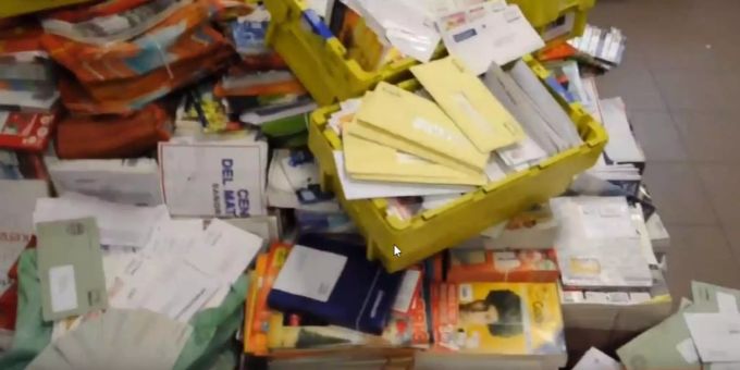 In Italien - Postbote hortet halbe Tonne Briefe