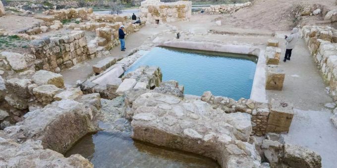 Die Ausgrabungsstätte einer rund 1500 Jahre alten Poolanlage. Die Ausgrabungsstätte einer rund 1500 Jahre alten Poolanlage.