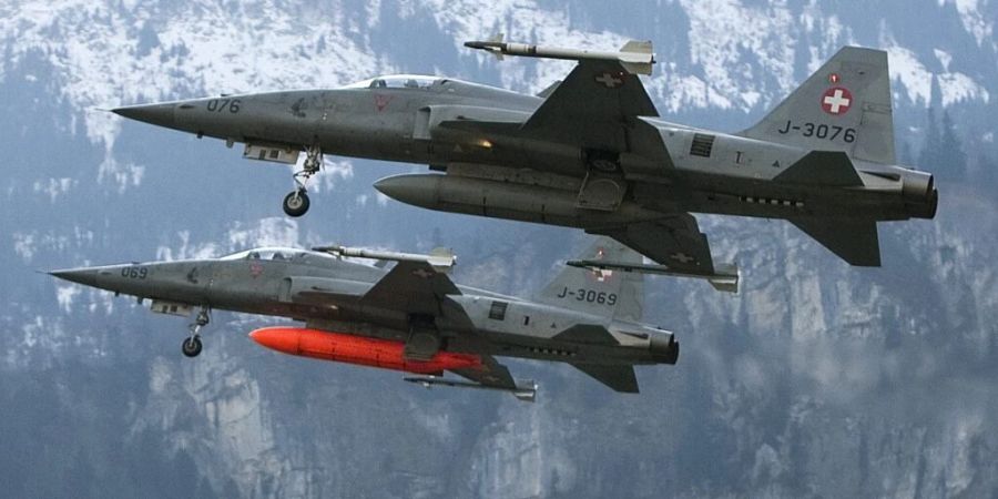 Die Ruag hat einen wichtigen Auftrag für Arbeiten an F-5-Jets der US Navy erhalten. Sie darf an 22 «F-5 Tiger» und den Triebwerken Instandstellungsarbeiten durchführen. Die Flugzeuge hatte die US Navy vor gut zwei Jahren von der Schweizer Luftwaffe erworben. (Archivbild)