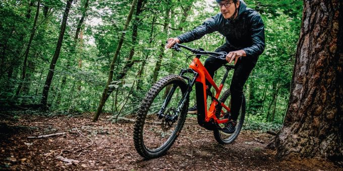 Nicht zu schroff am Hebel ziehen: Beim Mountainbiken ist Bremsgefühl gefragt. Nicht zu schroff am Hebel ziehen: Beim Mountainbiken ist Bremsgefühl gefragt.