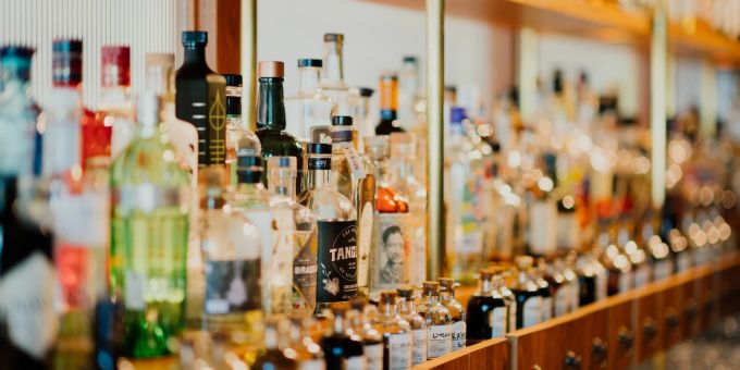 Im Kanton St. Gallen wird in ungefähr 30 Prozent der Betriebe Alkohol an Minderjährige ausgeschenkt. Alkohol jugendliche