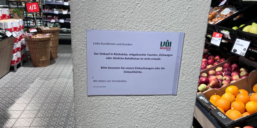The partner “Voi” in Bern forbids backpack shopping