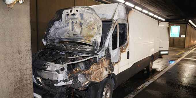 Hospental UR: Fahrzeugbrand im Gotthard-Strassentunnel. Hospental UR Brand