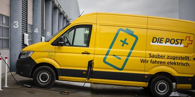 Neben dem Ausbau der Ladestationen für die eigenen E-Flotte plant die Post zusammen mit Fenaco den Aufbau eines öffentlichen Ladestation-Netzes. e-mobilität post