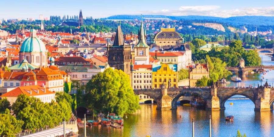 Postkartenfoto Prag Brücken und Fassaden