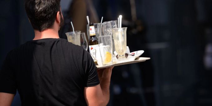 Im Gastgewerbe lagen die Verhandlungen über einen neuen Gesamtarbeitsvertrag seit Jahren auf Eis. (Symbolbild) Gastgewerbe
