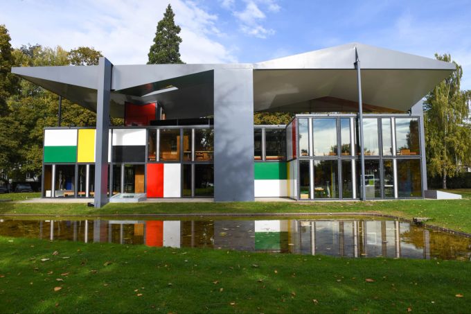Das Heidi Weber Museum in Zürich. Ein Entwurf von Le Corbusier. Architektur Bunt Gebäude