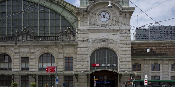 Zwei kleine Schaffhauser Ausreisser sind mit dem Zug bis Basel gefahren. (Symbolbild) Zug bis Basel