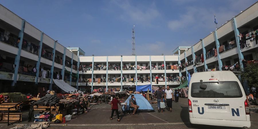 ARCHIV - Das Hilfswerk der Vereinten Nationen für Palästina-Flüchtlinge (UNRWA) betreibt unter anderem Schulen, in denen Palästinenser Schutz suchen können. Foto: Mohammed Talatene/dpa