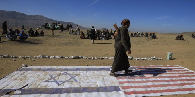 Die radikal-islamische Huthi-Miliz und ihre Unterstützer sympathisieren mit der Hamas. Huthi Jemen Flaggen
