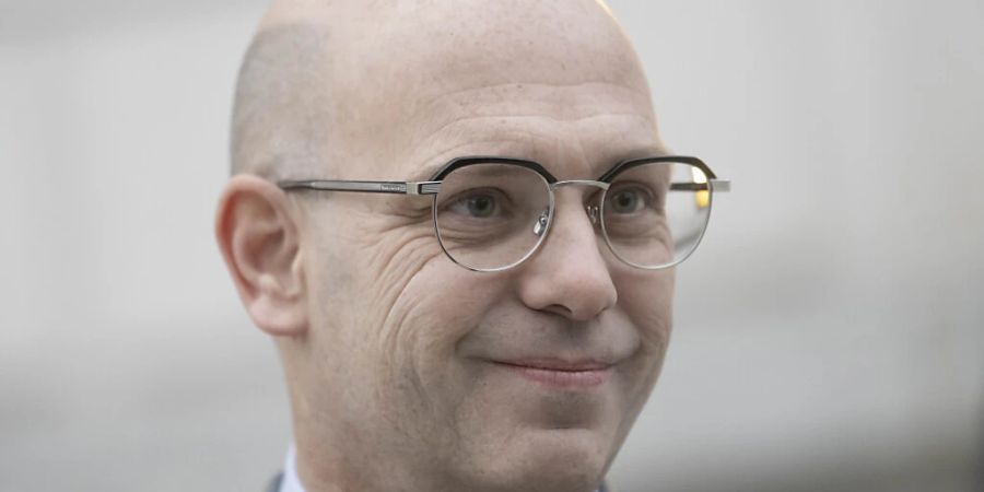 Der Verteidiger Philippe Currat fordert einen Freispruch für Ousman Sonko. (KEYSTONE/Ti-Press/Pablo Gianinazzi)