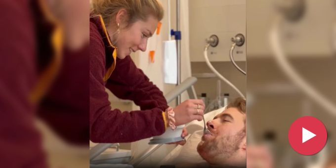 Nach Sturz - So herzig schaut Shiffrin zu Schatz Kilde im Inselspital