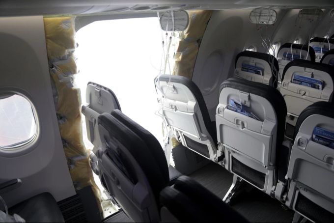 Ein Teil des Rumpfs der Boeing 737 Max riss während des Flugs ab. boeing 737 max