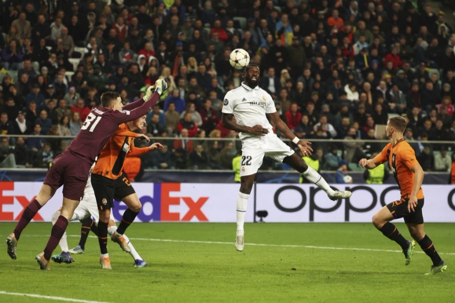 Antonio Rüdiger köpft Real Madrid in der 95.Minute des Champions-League-Spiels gegen Schachtar Donezk zum 1:1-Unentschieden.