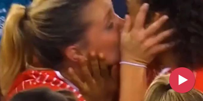 Playoff-Thriller! - Nati-Frauen bejubeln WM-Ticket mit Sieges-Kuss