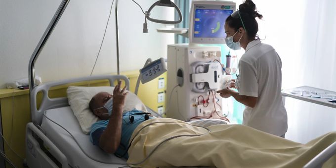 Hitzewellen können Patientinnen und Patienten mit chronischen Herzproblemen besonders zusetzen. (Archivbild) Hitzewellen können Patientinnen und Patienten mit chronischen Herzproblemen besonders zusetzen. (Archivbild)