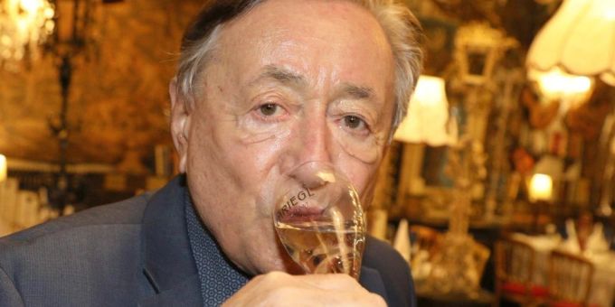Prost! Richard Lugner feiert 90. Geburtstag. richard lugner