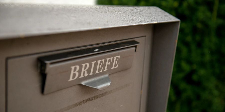Briefkasten zum Einwurf von Postsendungen. (Symbolbild)