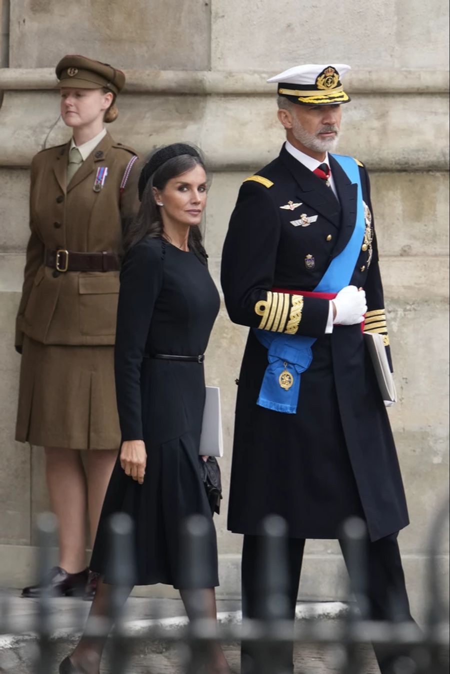 Königin Letizia und König Felipe aus Spanien bei der Trauerfeier.