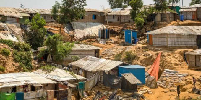 In Bangladesch befindet sich das grösste Flüchtlingslager der Welt. Die hygienischen Bedingungen sind katastrophal und Grund für Krankheiten und Elend. World Vision