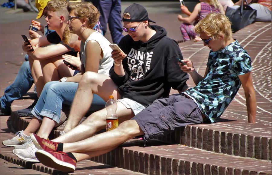 smartphone schüler kindergarten schulstart