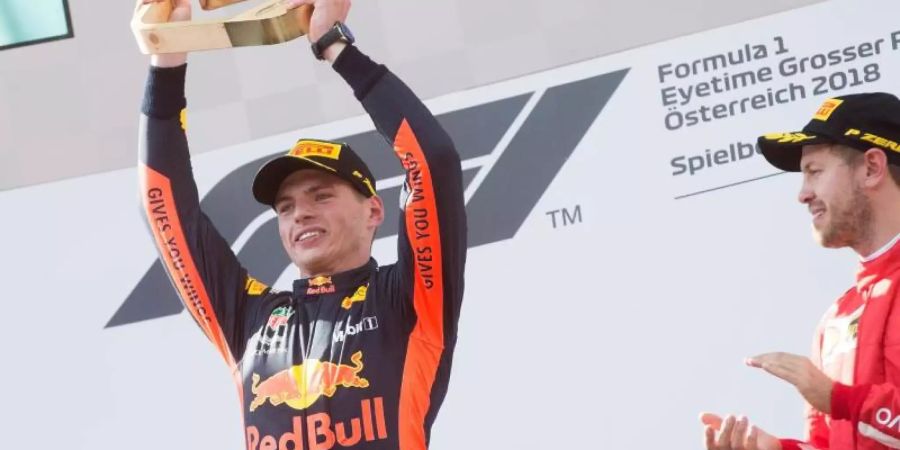 Siegte 2018 in Spielberg: Red-Bull-Pilot Max Verstappen (l). Foto: Georg Hochmuth