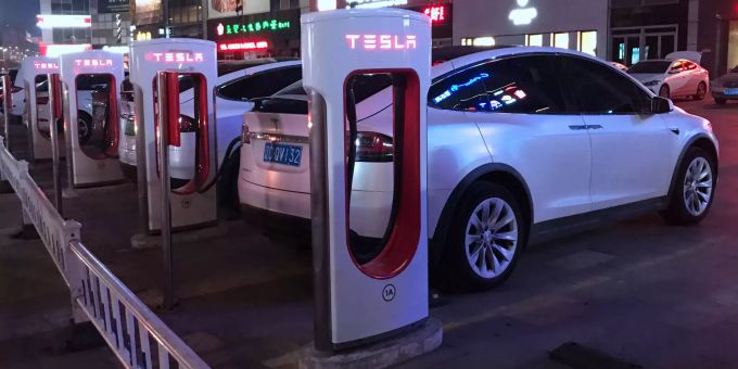 Elektroautos haben Kobalt in den Batterien verbaut. Tesla