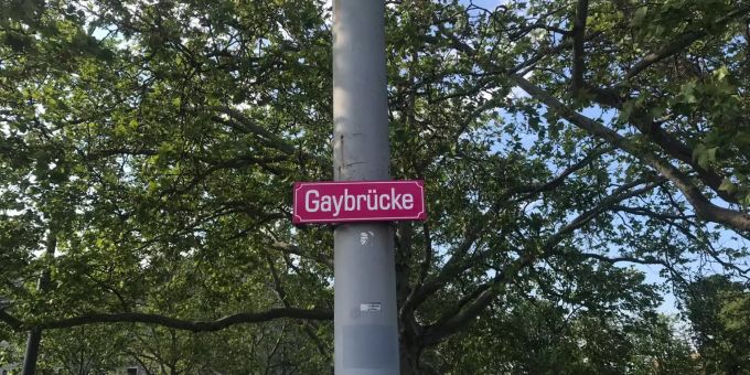 Die Quaibrücke heisst jetzt Gaybrücke. Quaibrücke