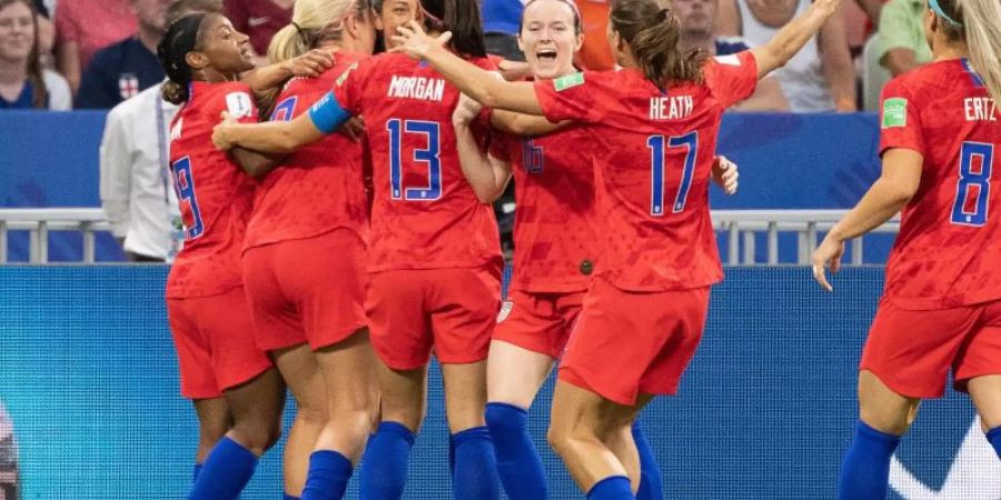 Die US-Spielerinnen feiern den Einzug ins WM-Finale. Foto: Sebastian Gollnow