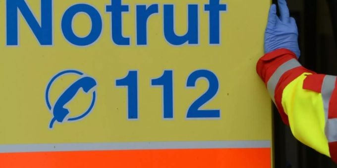 Rettungswagen mit Notrufaufdruck Rettungswagen mit Notrufaufdruck