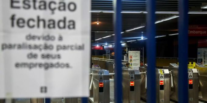 Geschlossene Metrostation in Sao Paulo Geschlossene Metrostation in Sao Paulo
