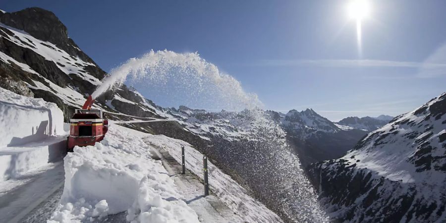 Viel Schnee am Susten, auch dieses Jahr. Am Mittwoch wird die Wintersperre nun aber aufgehoben (Archivbild).