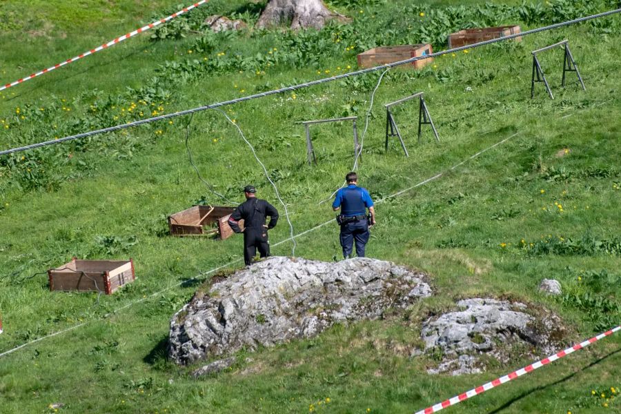 Rettungskräfte an der Unfallstelle.