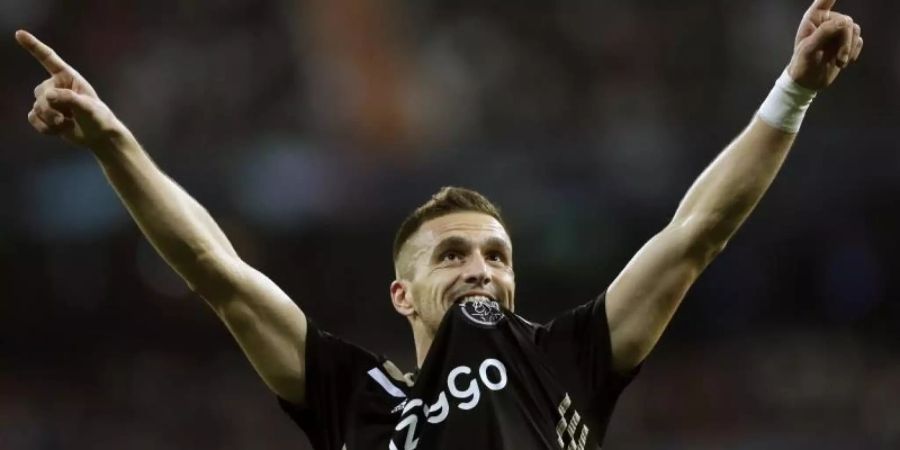 Ajax Amsterdam hat den Vertrag mit Dusan Tadic verlängert. Foto: Bernat Armangue/AP