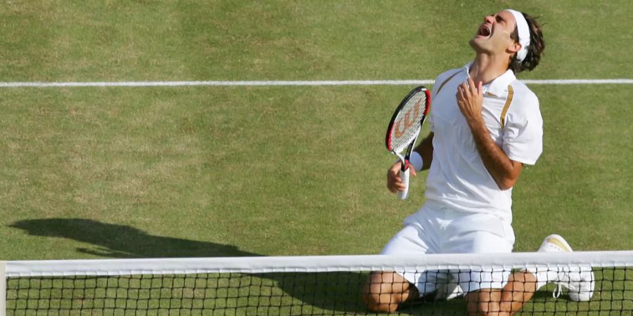 Wimbledon-Titel mit Finalsieg über Rafael Nadal 2007 – auch dieses Outfit kommt unter den Hammer.