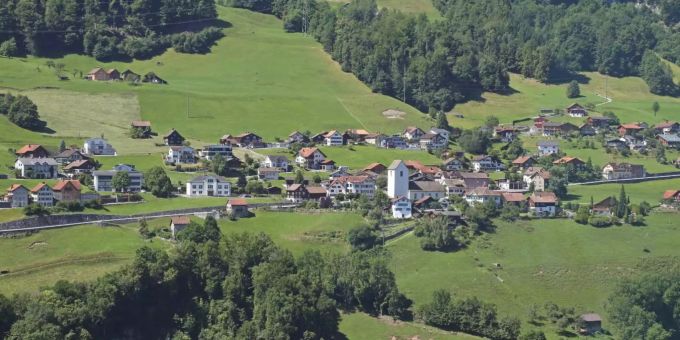 Gemeinde Glarus Nord führt Dorfspaziergänge durch. Gemeinde Glarus Nord führt Dorfspaziergänge durch