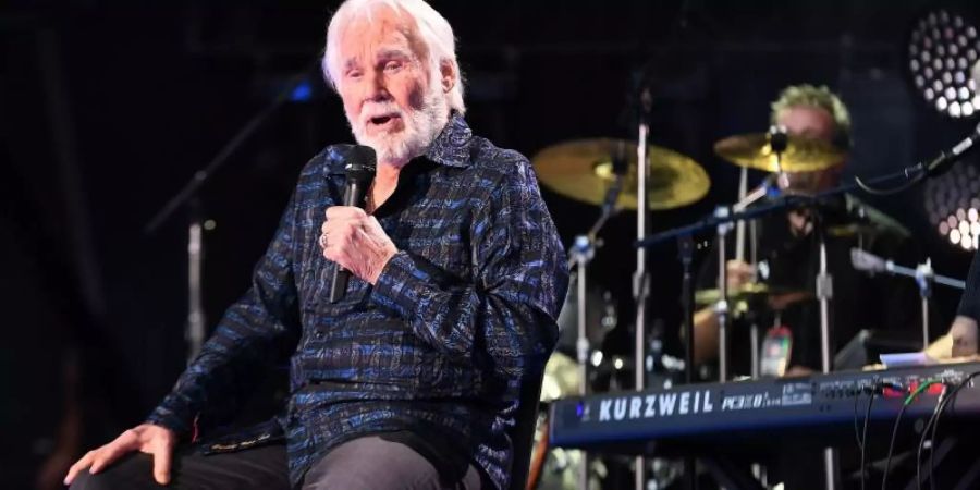 US-Country-Star Kenny Rogers wird derzeit wegen Dehydrierung behandelt. Foto: Laura Farr/AdMedia via ZUMA Wire