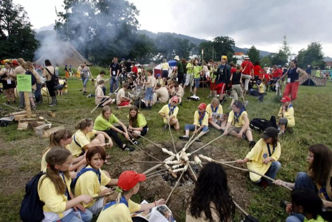 Ferien mit der Jugendwacht Blauring bringen Natur- und Gemeinschaftserlebnisse und sind laut eigenen Angaben allen Konfessionen offen. Ferien Lager Blauring