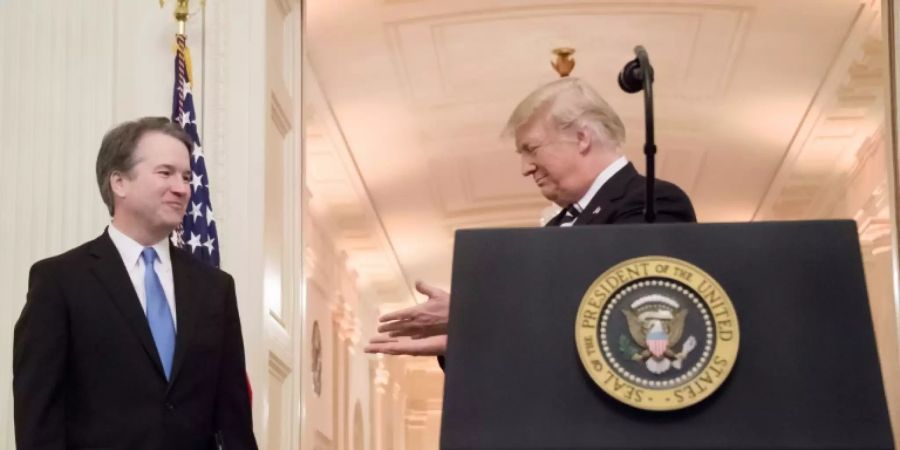 Trump und Kavanaugh (l.) bei der Richter-Vereidigung