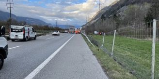 Chur GR - Lieferwagen durchbricht bei Unfall Wildschutzzaun