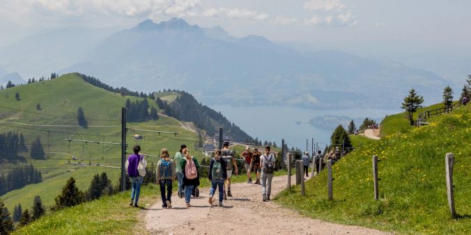 Zwischen den erlebnisreichen Fahrten heisst es - aussteigen und die Bergwelt geniessen.