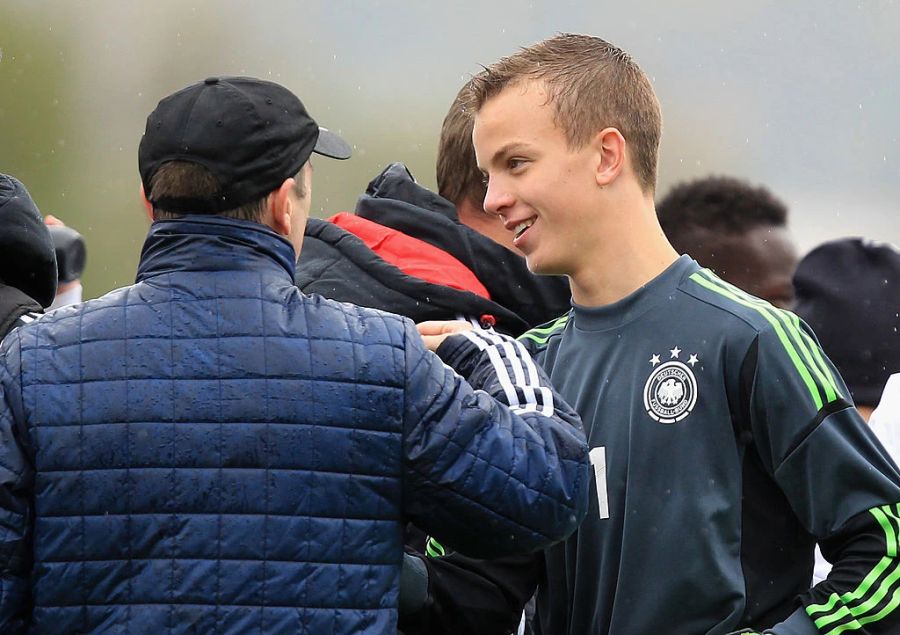 Philipp Köhn spielt heute in der Schweizer Nati - früher sah das noch anders aus. Im Bild ist er nach einem Freundschaftsspiel der DFB-U16 abgebildet.