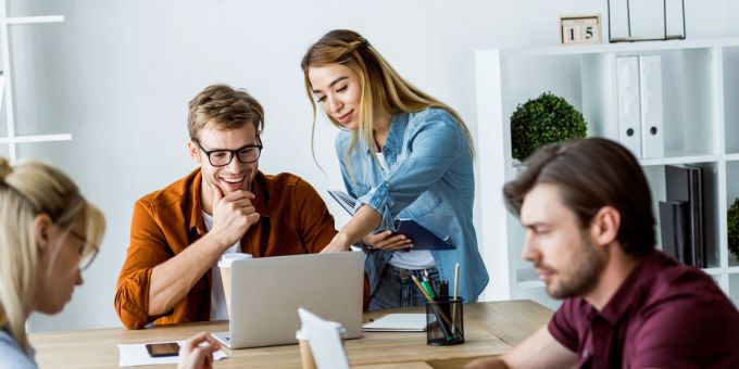 Innovationen von Frauen wie Ada Lovelace und Rosalind Franklin waren für den wirtschaftlichen Fortschritt wichtig. Innovation